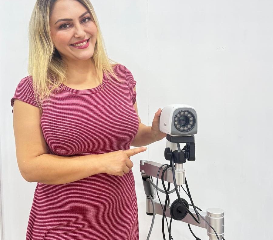 Kadın cinsel sağlığında teknoloji ve dijital dönüşüm temalı görsel.